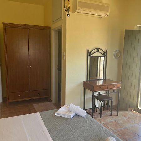 Onar Mani Suites Néon Oítilon エクステリア 写真